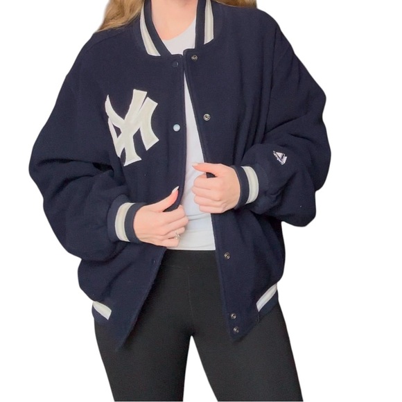 New York Yankees Varsity Jacket - Picture 14 of 15